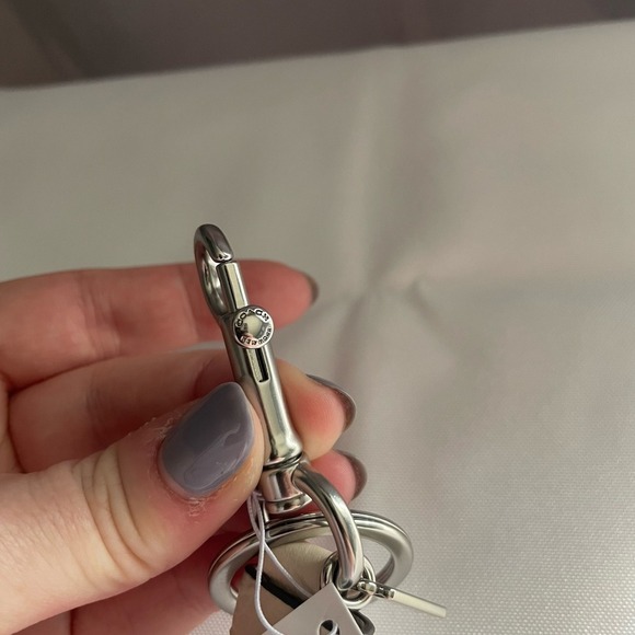 COACH CU246 Trigger Snap Bag Charm Floral Printed Leather Key Flower White - Picture 5 of 13